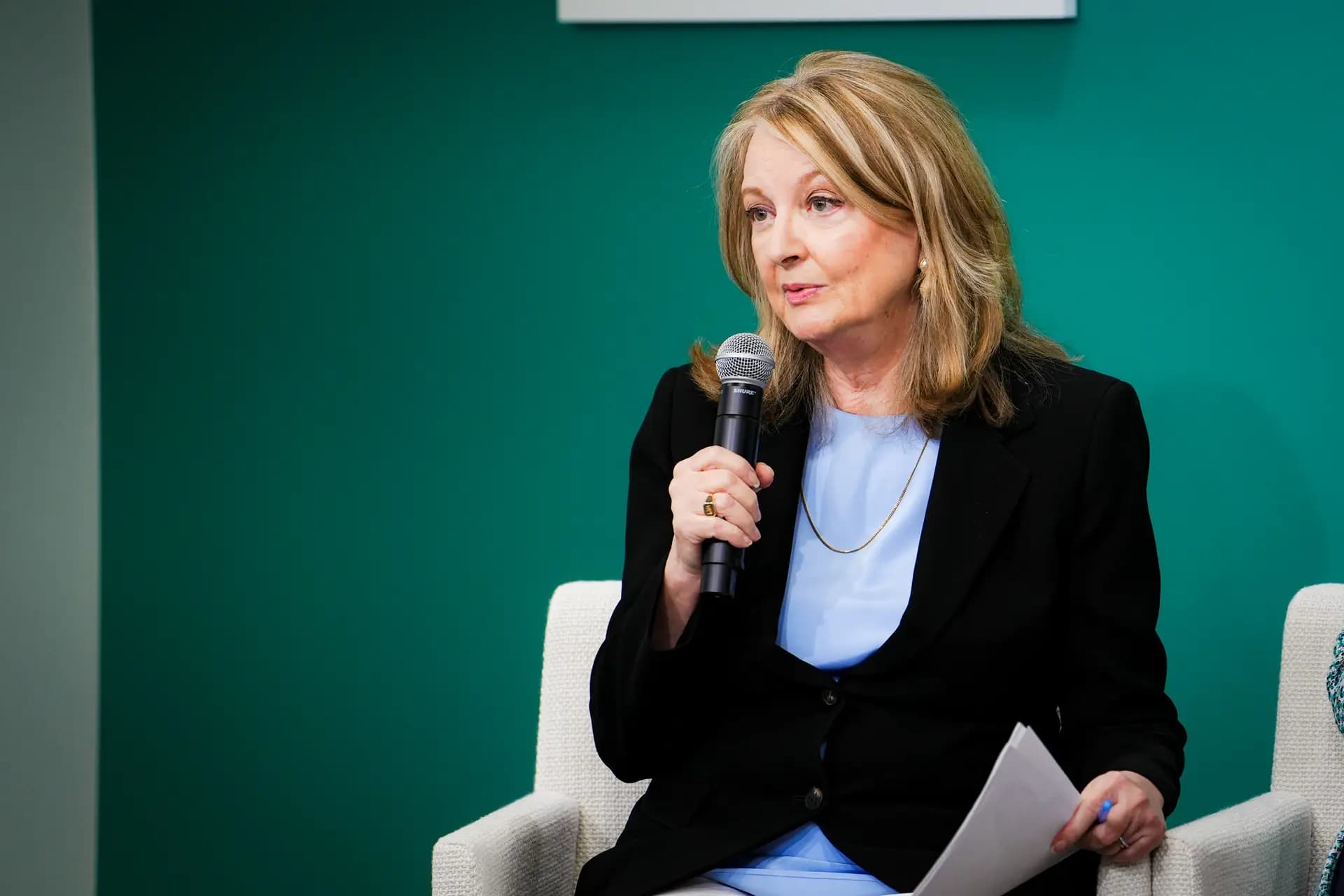 Nina Shea, investigadora principal y directora del Centro para la Libertad Religiosa, interviene durante un panel sobre la represión transnacional contra Falun Gong, los ataques contra Shen Yun y la represión en Hong Kong, en Washington, el 17 de julio de 2023. (Madalina Vasiliu/The Epoch Times).
