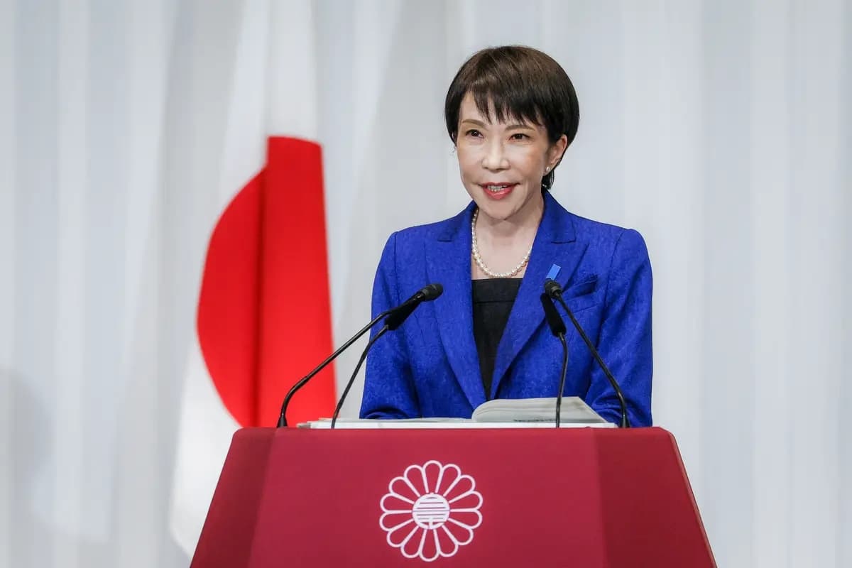 La primera ministra japonesa, Sanae Takaichi, líder del Partido Liberal Democrático, en el poder, habla durante una conferencia de prensa en la sede del partido en Tokio el 9 de febrero de 2026. (Franck Robichon/AFP vía Getty Images)