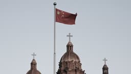 Escrutinio religioso de China se extiende de trabajadores de hospitales públicos a padres de estudiantes