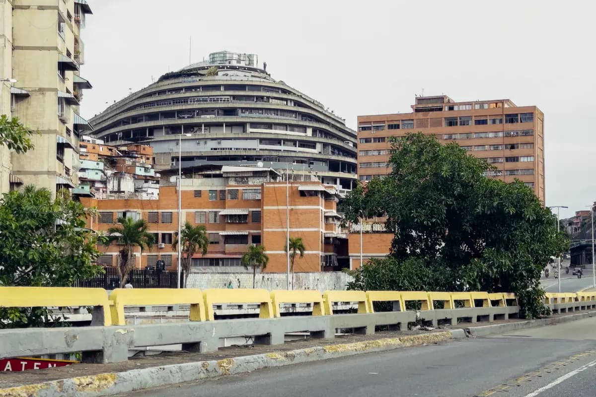 <em>El Helicoide, con forma de cúpula, sirvió como principal prisión y centro de tortura del régimen venezolano para presos políticos, en Caracas, Venezuela, el 7 de julio de 2026. (Frederico Vidovix/The Epoch Times).</em>
