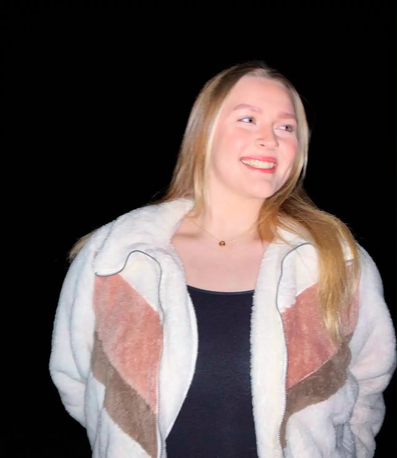 Olivia Watson, de 18 años, en West Monroe, Luisiana, el 1 de enero de 2025. Watson está a punto de comenzar su último año de preparatoria y busca un empleo de medio tiempo. Se enfrenta a un mercado laboral cada vez más difícil para los adolescentes y lleva aproximadamente un mes buscando trabajo, pero aún no ha conseguido un puesto. (Cortesía de Olivia Watson).
