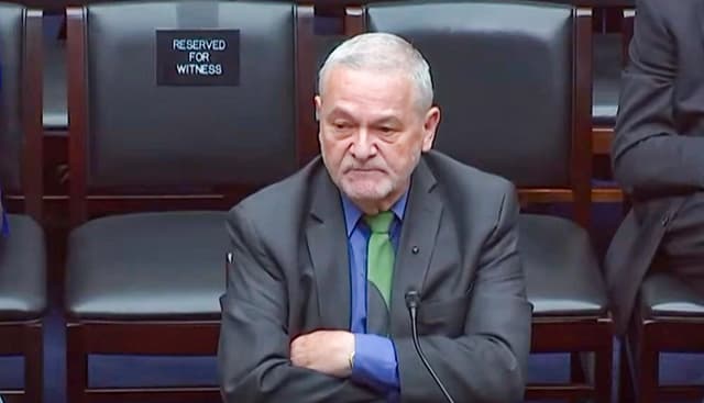 El Dr. David Morens, asesor de larga data del Dr. Anthony Fauci, en Washington el 22 de mayo de 2024. (Subcomité Especial de la Cámara de Representantes de EE. UU. sobre la pandemia del coronavirus, vía The Epoch Times)
