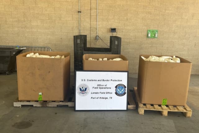Agentes fronterizos incautaron una enorme cantidad de metanfetamina, valorada en casi 15 millones de dólares, en Pharr, Texas, el 15 de agosto de 2026. (Servicio de Aduanas y Protección Fronteriza de EE. UU.).
