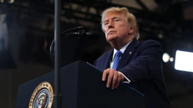 Trump celebra donación de medicamento para ayudar a veteranos con enfermedades mentales