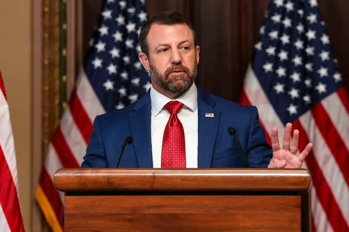 El secretario de Seguridad Nacional de EE. UU., Markwayne Mullin, habla durante una conferencia de prensa en el Edificio Ejecutivo Eisenhower, en Washington, el 17 de julio de 2026. (Anna Moneymaker/Getty Images).