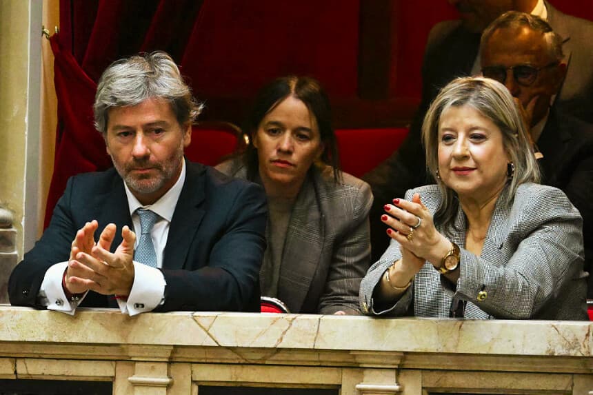 El ministro de Justicia de Argentina, Juan Bautista Mahiques, y la ministra de Seguridad, Alejandra Monteoliva, ante el Congreso de Argentina en Buenos Aires el 29 de abril de 2026. (Luis ROBAYO / AFP vía Getty Images)