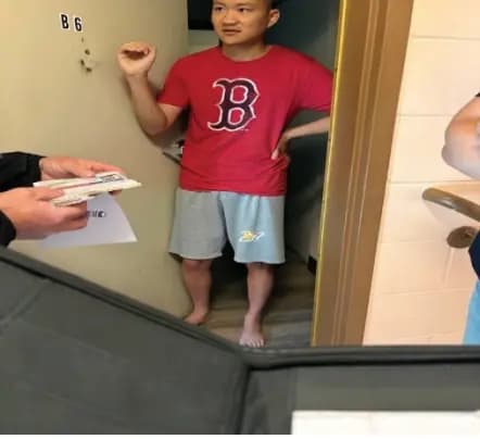Yupeng Sun, de 33 años, de Andover, Massachusetts, aparece en una imagen incluida en los expedientes de la corte federal. Los fiscales lo acusaron de inscripción electoral fraudulenta y voto fraudulento. (Expediente de la corte federal/Captura de pantalla vía The Epoch Times)