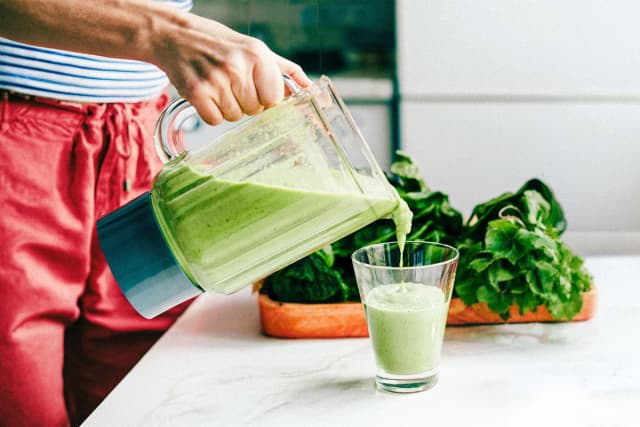 La sorprendente relación entre la salud intestinal y las manchas de la edad. (Ilona Kozhevnikova/Shutterstock).