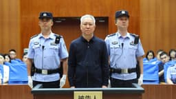 Fundador de Evergrande es condenado a cadena perpetua por el régimen chino