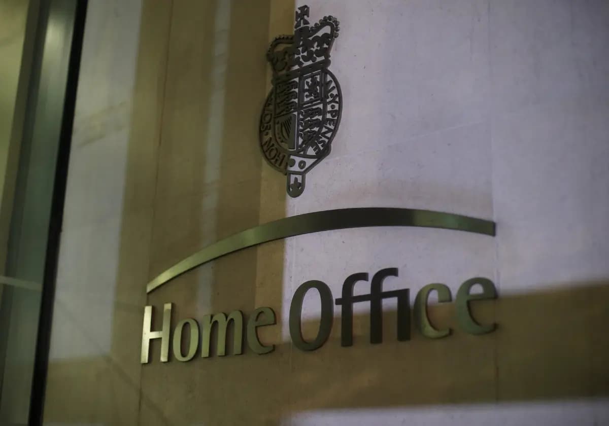 El letrero frente a la Secretaría del Interior en Westminster, Londres. (Yui Mok/PA).
