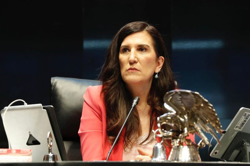 La presidenta de la Cámara de Diputados, Kenia López Rabadán, durante una sesión en el Senado.
(Prensa Kenia López Rabadán).