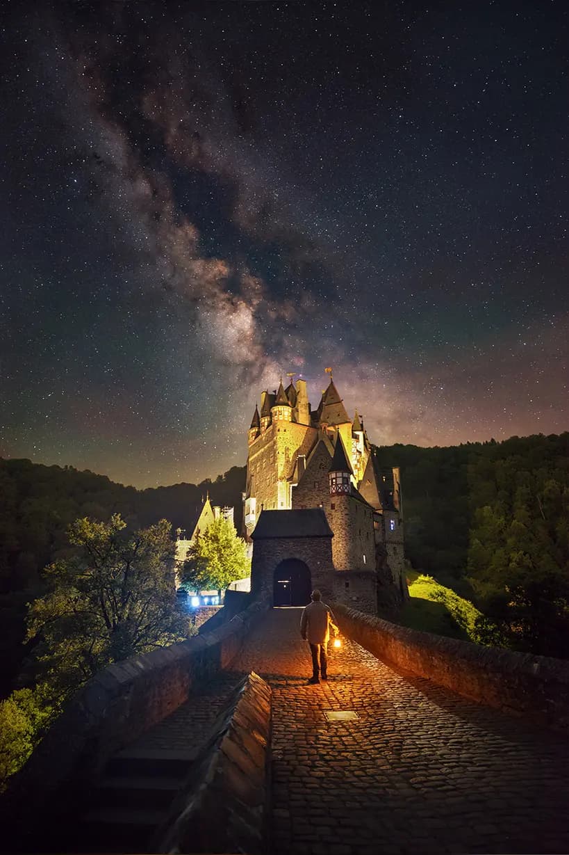 El castillo de Eltz fotografiado con la Vía Láctea de fondo. (Cortesía de Evgeni Tcherkasski).