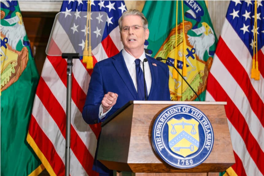 El secretario del Tesoro, Scott Bessent, anuncia nuevas sanciones contra Irán, descritas como "un día D económico", en el Departamento del Tesoro en Washington, el 24 de agosto de 2026. (Chip Somodevilla/Getty Images).