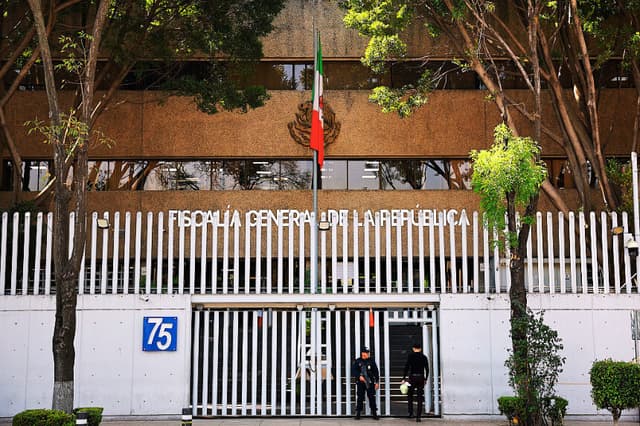 Vista general del exterior de la Fiscalía Especializada en Materia de Delincuencia Organizada el 23 de febrero de 2026 en la Ciudad de México. (Manuel Velásquez/Getty Images)