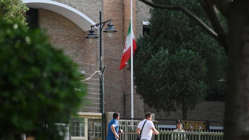 El régimen chino dice que la cooperación con Irán no debe interrumpirse