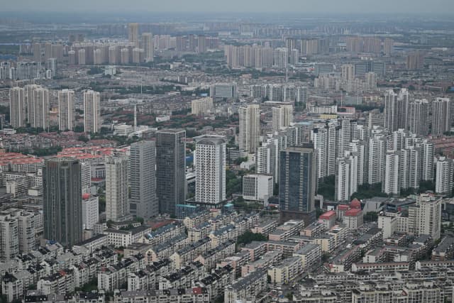 Edificios de oficinas y apartamentos en Tianjin, China, el 14 de julio de 2026. (Adek Betty/AFP vía Getty Images).