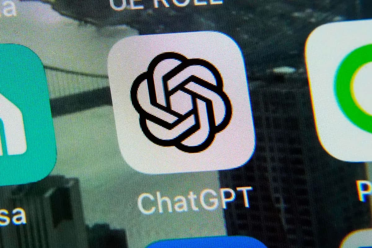 <em>La aplicación ChatGPT se muestra en un iPhone en la ciudad de Nueva York el 18 de mayo de 2023. (Foto AP/Richard Drew).</em>