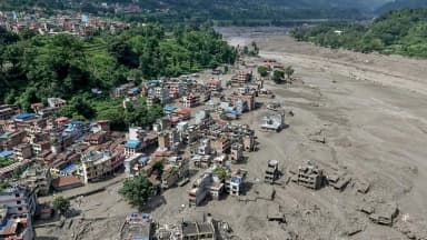 Al menos 160 muertos y cientos de desaparecidos tras inundación en frontera Nepal-Tíbet
