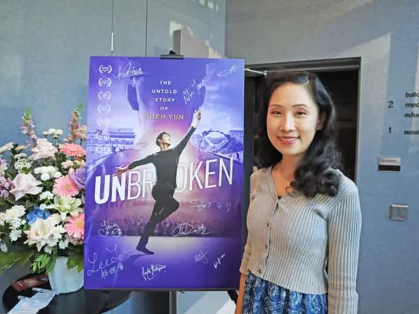 La columnista Michelle Ng en el VIFF Centre de Vancouver el 24 de agosto de 2026. (Chen Chen/The Epoch Times)