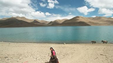 Sube cifra de muertos por inundaciones en Nepal y crecen temores por mega presa china en el Tíbet