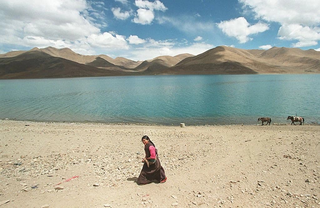 Sube cifra de muertos por inundaciones en Nepal y crecen temores por mega presa china en el Tíbet