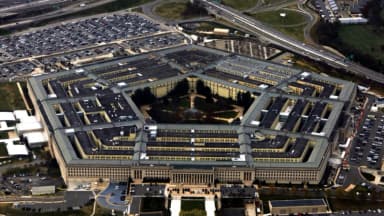 Tres experiodistas de *Stars and Stripes* demandan al Pentágono por despido