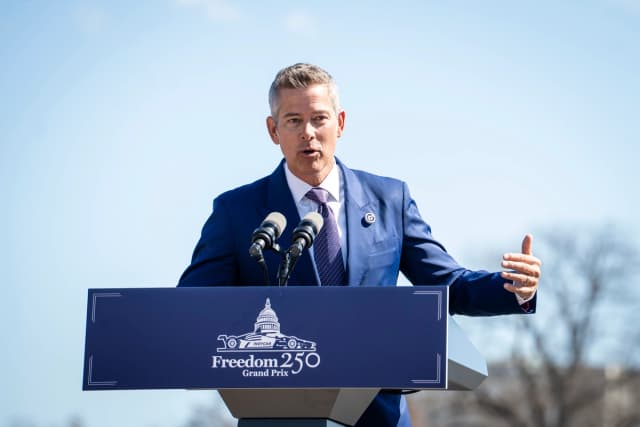 El secretario de Transporte, Sean Duffy, habla durante un evento de prensa para presentar el nuevo IndyCar para el Gran Premio Freedom 250, en Washington el 9 de marzo de 2026.   (Madalina Kilroy/The Epoch Times).