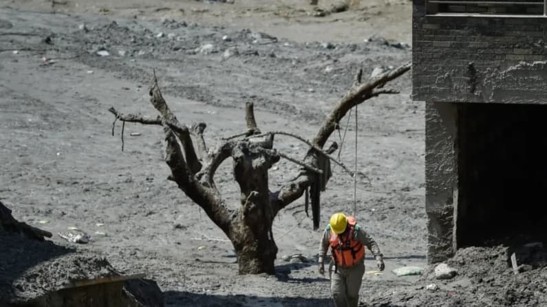 Niña de seis años sobrevive tras 60 horas atrapada en un hueco en Nepal
