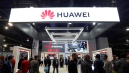 Huawei planea desarrollar fármacos con IA junto a firmas chinas, advierten sobre riesgos