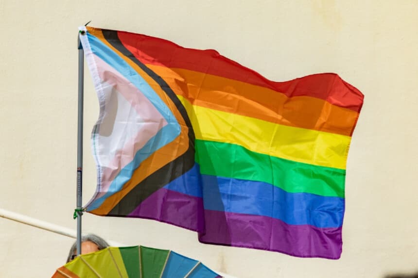 Una bandera del orgullo, en una fotografía de archivo sin fecha. (John Fredricks/The Epoch Times).
