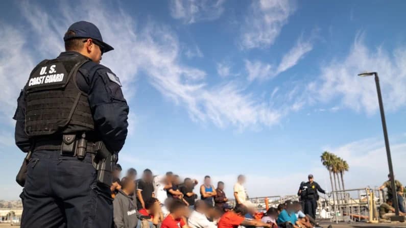 La Guardia Costera de Estados Unidos rescata a 37 inmigrantes ilegales