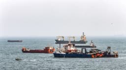 EE. UU. dice que más de 17 millones de barriles de petróleo cruzaron el Ormuz el lunes