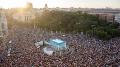 Decenas de miles de personas protestan en España por la crisis migratoria de Ceuta