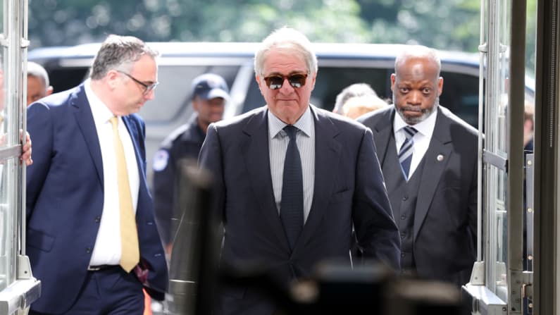 Multimillonario se niega a declarar sobre Epstein y demanda al comité de la Cámara
