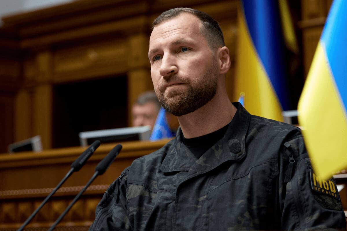 El recién nombrado ministro de Defensa de Ucrania, Evheniy Khmara, asiste a una sesión del parlamento ucraniano, en medio del ataque de Rusia contra Ucrania, en Kiev, Ucrania, el 19 de agosto de 2026. (Stringer/Reuters).