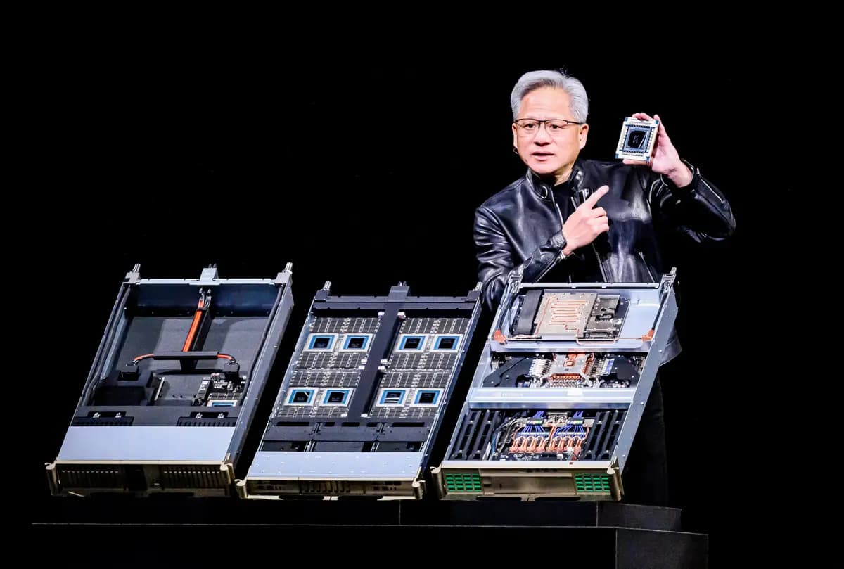 El director ejecutivo de Nvidia, Jensen Huang, presenta Vera Rubin, una plataforma de centro de datos de IA de próxima generación, y Rubin Ultra, una arquitectura de GPU de IA de próxima generación, en la conferencia anual de desarrolladores de la empresa en San José, California, el 16 de marzo de 2026. (Josh Edelson/AFP vía Getty Images)