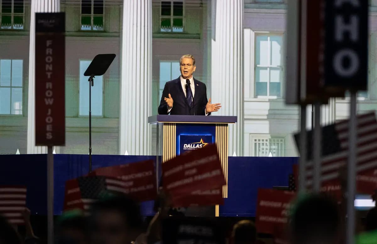 El secretario del Tesoro, Scott Bessent, habla durante el primer día de la Convención Republicana de Medio Plazo en Dallas el 9 de septiembre de 2026. (John Fredricks/The Epoch Times)