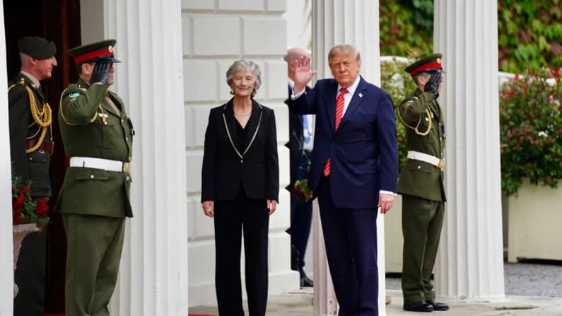 Trump llega a Dublín y aborda déficit comercial y la unificación de Irlanda