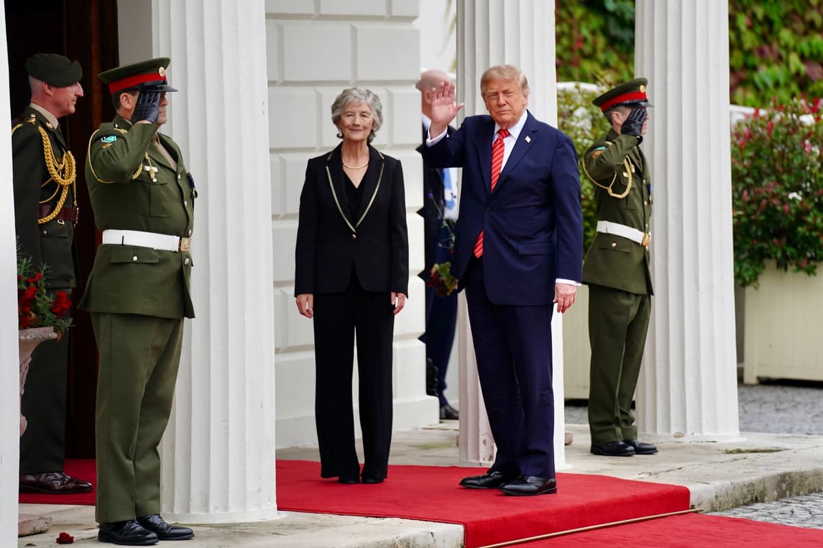 Trump llega a Dublín y aborda déficit comercial y la unificación de Irlanda