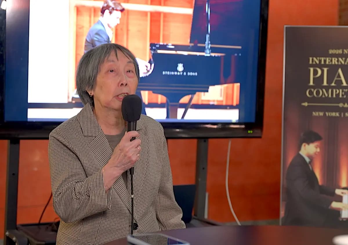 <em>El 5 de septiembre de 2026, la profesora Becky Yao, presidenta del jurado de la 8.ª Competencia Internacional de Piano NTD, pronuncia un discurso en un banquete posterior a la ceremonia de entrega de premios y al concierto de los ganadores. (NTD).</em>