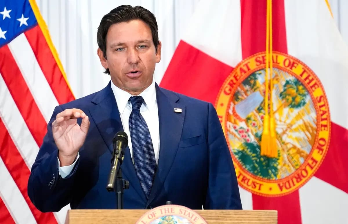 El gobernador de Florida, Ron DeSantis, durante una conferencia de prensa en Tampa, Florida, el 12 de agosto de 2025. (Chris O'Meara/AP Photo)