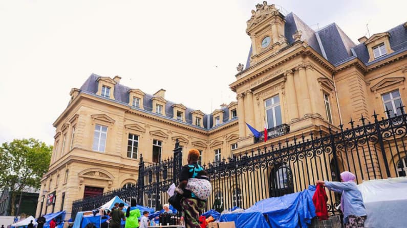 Europa registra 1.4 millones de personas sin hogar y crece el problema entre los mayores