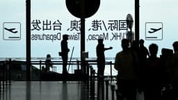 China amplía prohibiciones de salida y endurece el control sobre la libertad de expresión y religión