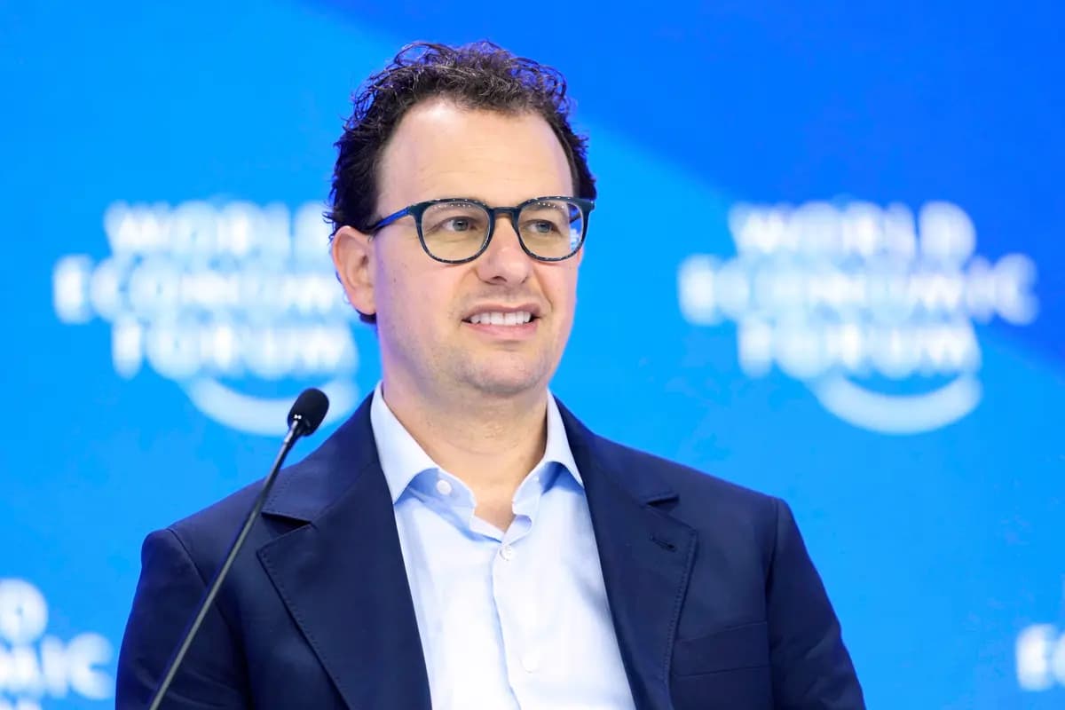 Dario Amodei, director ejecutivo y cofundador de Anthropic, asiste a la reunión anual del Foro Económico Mundial en Davos, Suiza, el 23 de enero de 2025. (Markus Schreiber/AP Photo).
