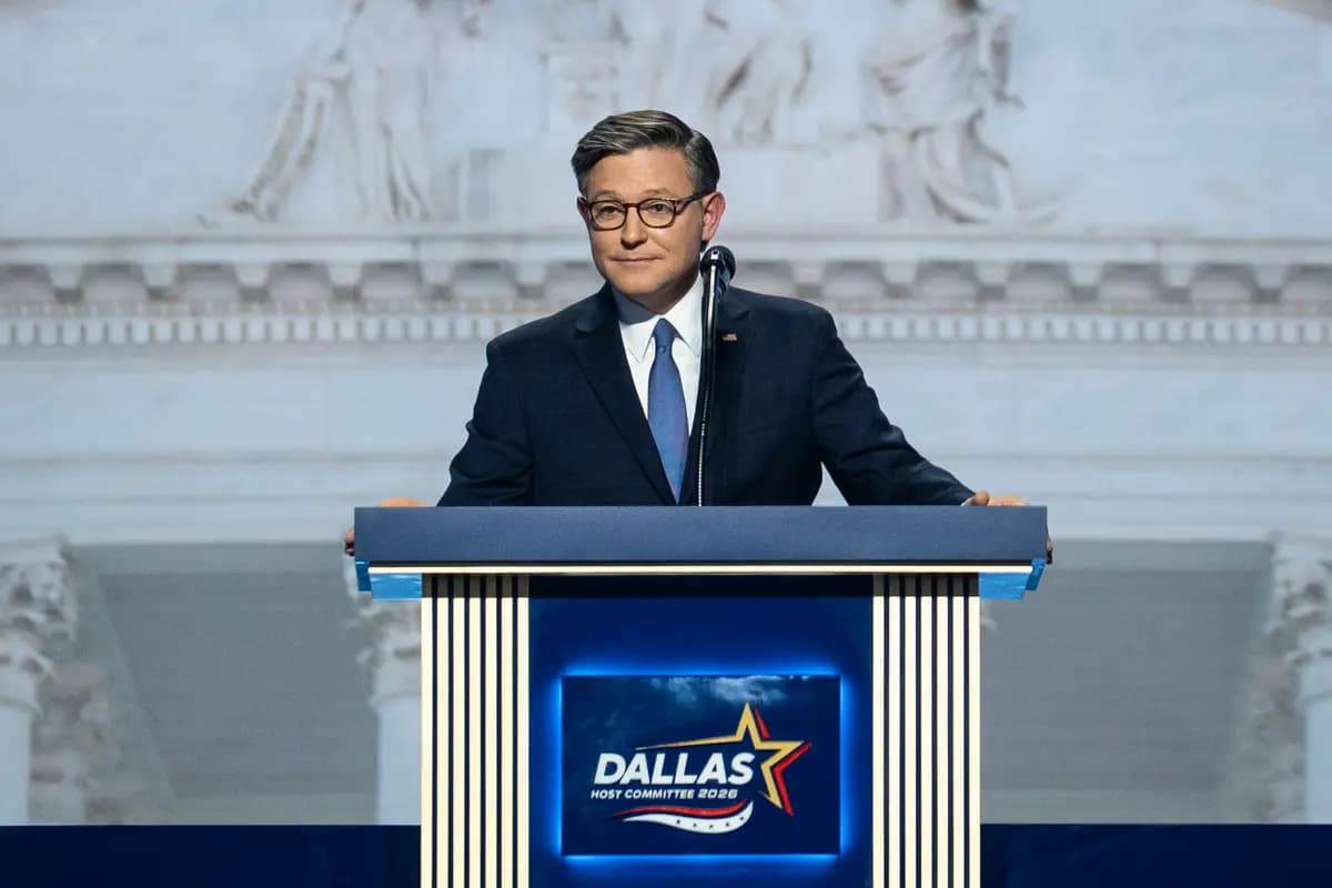 El presidente de la Cámara de Representantes, Mike Johnson (R-La.), interviene durante el segundo día de la Convención Republicana de Medianoche de 2026, celebrada en Dallas el 10 de septiembre de 2026. (Madalina Kilroy/The Epoch Times).
