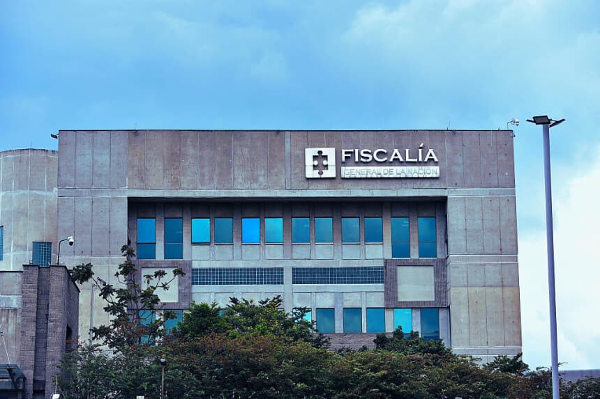 Fiscalía colombiana imputa por 16 homicidios a exjefe disidente y negociador de Petro