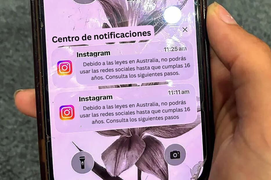 Un adolescente sostiene un teléfono celular en el que se ve un mensaje de la plataforma de redes sociales Instagram después de que la cuenta fuera bloqueada para verificar su edad, en Sídney, el 9 de diciembre de 2025. (AFP vía Getty Images).