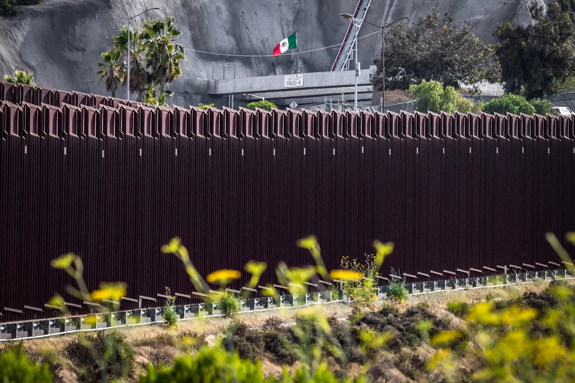 Tijuana, México, vista desde San Ysidro, California, el 25 de mayo de 2026. (John Fredricks/The Epoch Times)