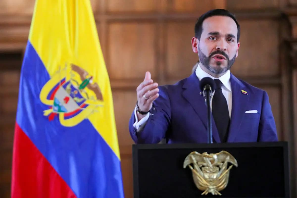 El presidente colombiano Abelardo de la Espriella interviene durante una rueda de prensa en el Palacio de San Carlos, en Bogotá, Colombia, el 12 de agosto de 2026. (Esteban Vega La-Rotta/AFP vía Getty Images).
