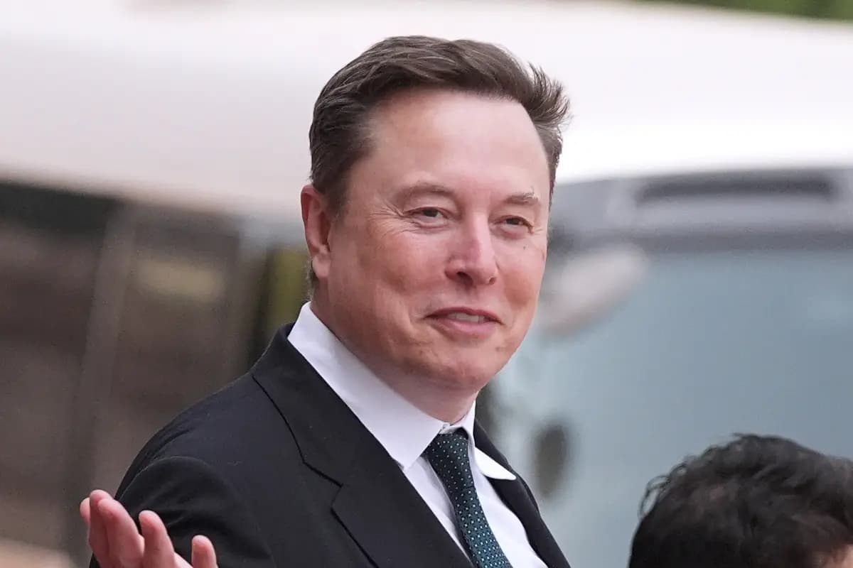 <em>Elon Musk sugirió que los competidores de IA sometieran sus trabajos a una revisión por pares. (Foto de Mark Schiefelbein/AP).</em>